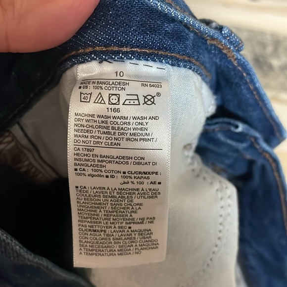 Old Navy size 10 High-rise Dark Wash Blue Jean 5” Shorts Classic Cut-Off Style - Picture 11 of 11